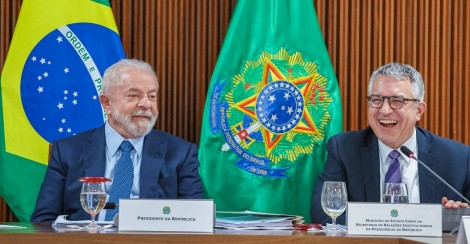 Ministro de Lula sente o golpe e confessa: "Não há bala de prata"