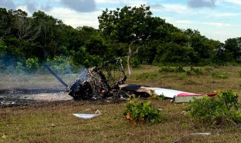 Avião cai, explode e provoca morte no sul da Bahia