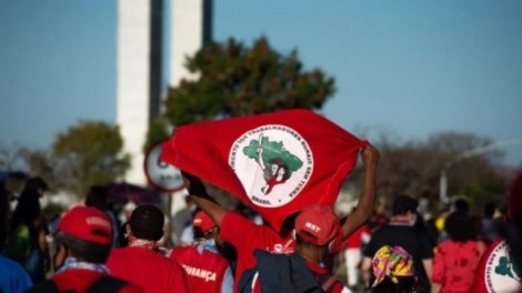 MST bloqueia rodovias em Alagoas e acampa na sede do governo da Bahia