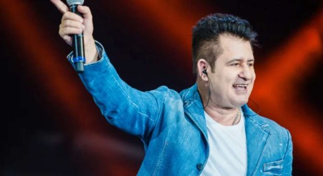 Cantor Marrone sofre queda em show, bate a cabeça e é hospitalizado (veja o vídeo)