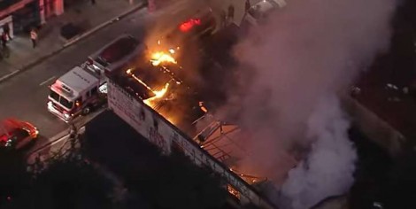 URGENTE: Incêndio de grandes proporções atinge prédio comercial no centro de São Paulo (veja o vídeo)