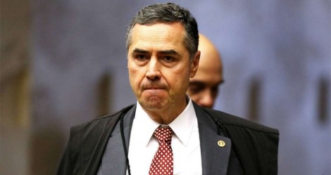 Após "confissão", Barroso nega intenção de "bater em retirada", mas o burburinho permanece