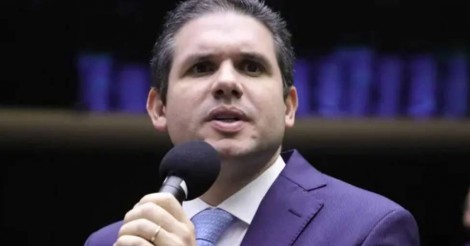 Hugo Motta se acovarda diante do STF e dá aviso vergonhoso a deputados