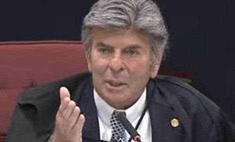 Fux atende Nikolas e dá 10 dias a Hugo Motta