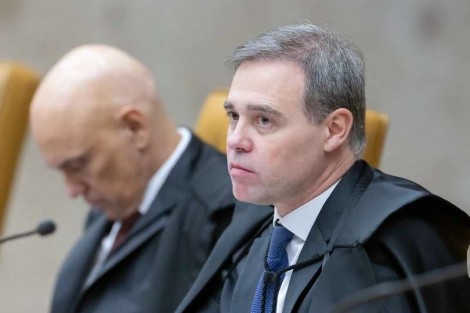 A voz da Constituição na pena do ministro
