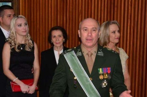 Medo do sistema: Família de Mauro Cid deixa o Brasil (veja o vídeo)