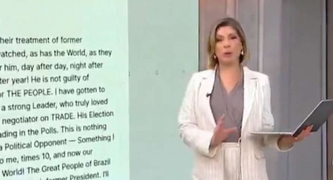 Ao vivo, Daniela Lima tem novo "surto" ao ler o recado de Trump em defesa de Bolsonaro