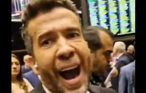 Janones "surta" na Câmara, ataca Nikolas e quase chegam às vias de fato (veja o vídeo)