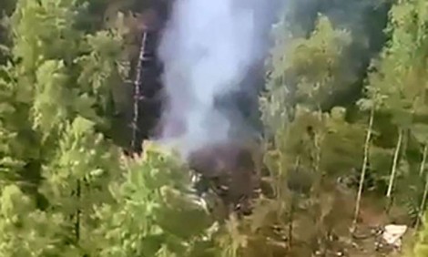 URGENTE: Avião cai na mata e deixa mais de 40 mortos
