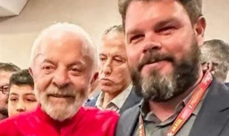 Lula se encontra com o neto de ditador que foi seu "ídolo"
