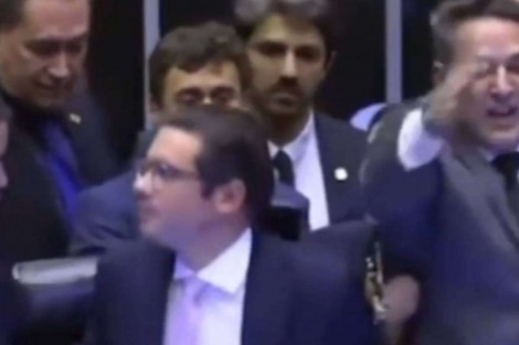 Deputada petista que agrediu Nikolas é representada e pode perder o cargo