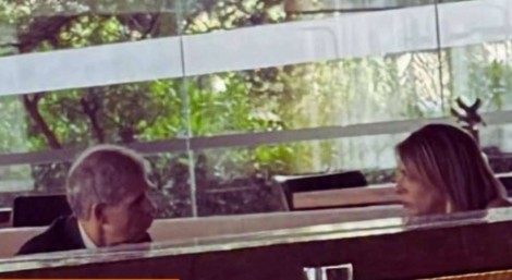 Daniela Lima é flagrada em estranho encontro
