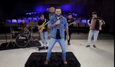 Bandidos se passam por policiais e matam cantor sertanejo com 8 tiros