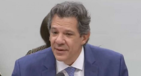 Haddad pede a renovação do seu visto diplomático e tenta esconder o 'medo'