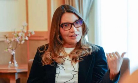 Janja volta a falar, lança moeda “sururote” e novamente vira piada (veja o vídeo)