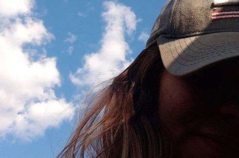 Menina de 15 anos provoca lesões no próprio corpo para forjar estupro e incriminar colegas