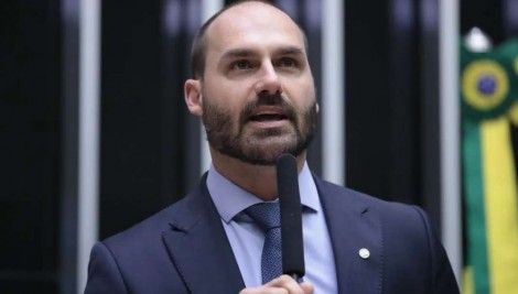 Eduardo diz que disputará a Presidência em 2026 se seu pai continuar inelegível