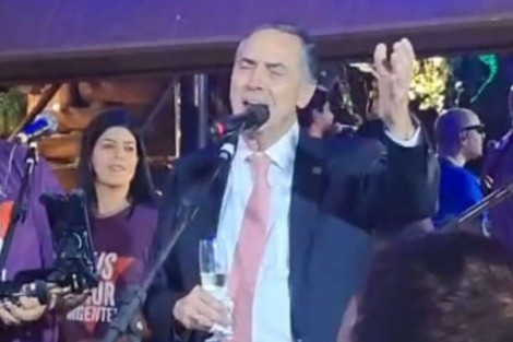 Barroso cai na farra em festa de despedida da presidência do STF