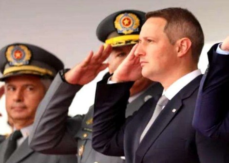 Oposição ganha expressivo reforço para emparedar o PT