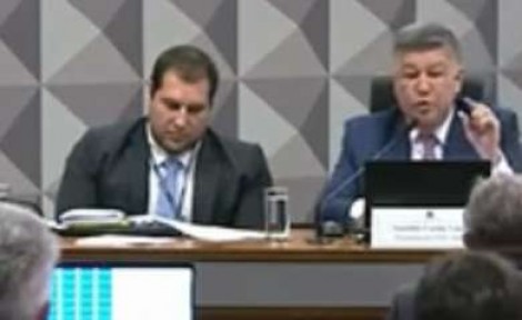 Petista "surta" e grita em sessão da CPMI e toma lição do presidente da Comissão (veja o vídeo)