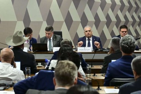 Convocação de peça chave nas investigações da CPMI do INSS é rejeitada e senadora lulista é flagrada comemorando (veja o vídeo)