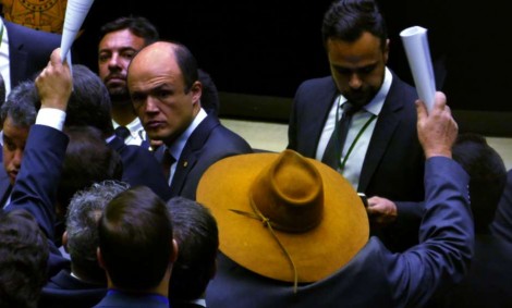 Deputado, figura conhecida na Câmara, anuncia diagnóstico de câncer no intestino