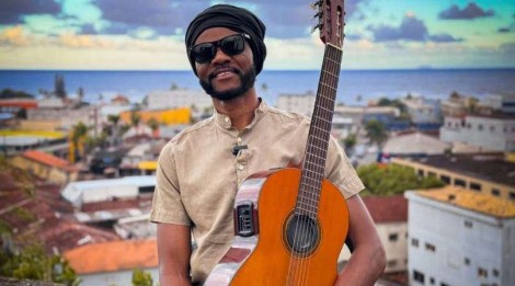 Autor de música alterada por Toni Garrido no Altas Horas reage indignado: “altamente desrespeitado” (veja o vídeo)