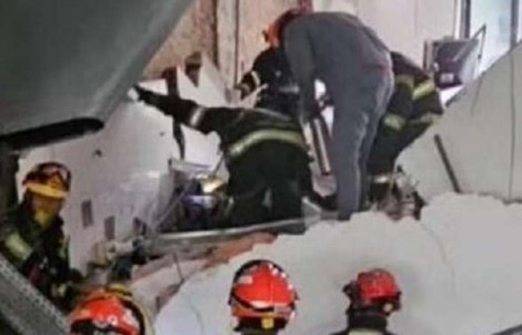 URGENTE: Teto de restaurante de chef famoso desaba e deixa pessoas soterradas