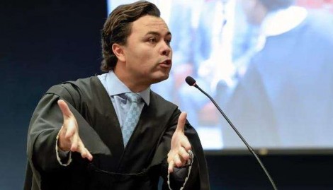 Advogado destituído por Moraes abre o verbo e detona o magistrado (veja o vídeo)