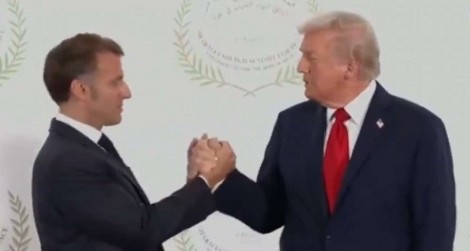 Trump cumprimenta Macron de forma diferente e deixa o francês assustado (veja o vídeo)