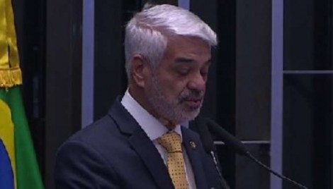 Petista tenta "lacrar" com mentira e é rapidamente desmascarado