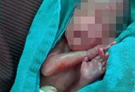 Bebê dado como morto chora dentro do caixão durante o velório (veja o vídeo)