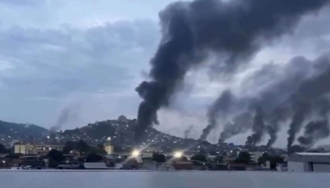A imagem mais chocante da "guerra" no Rio: "Narcoestado!" (veja o vídeo)