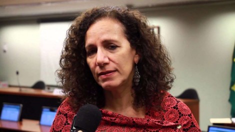 Jandira Feghali sem noção da realidade diz que “é possível combater o crime sem dar tiro”