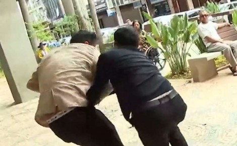 Repórter do Jornal Nacional é agredido durante entrevista (veja o vídeo)
