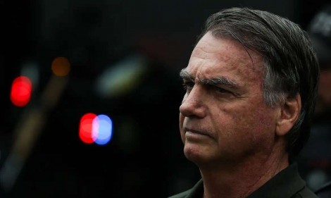 Defesa de Bolsonaro pede visita de 2 especialistas na área de saúde e aliados protocolam pedido de “prisão humanitária”