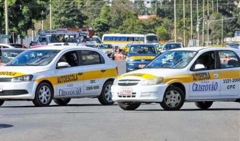 Resolução acaba com obrigação de aula em auto escola para CNH e “quebradeira” deve atingir o setor