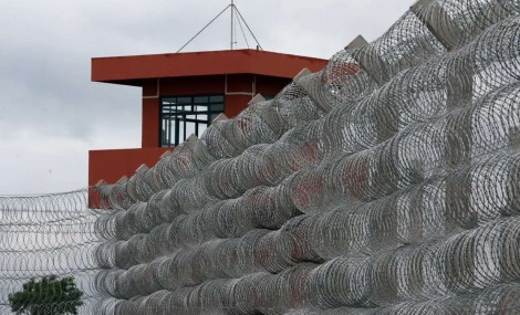 Bandidos inovam de forma audaciosa para "abastecer" presídios