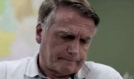 URGENTE: Bolsonaro passa mal, cai e bate a cabeça dentro da cela