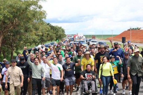 No km 100 da caminhada Nikolas faz uma “surpresa” para Lula (veja o vídeo)