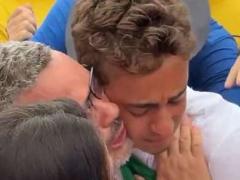 Nikolas tem "reencontro" durante a caminhada e não consegue conter as lágrimas (veja o vídeo)