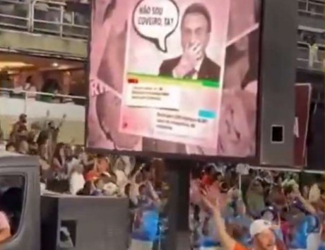 Escola de samba ataca covardemente Bolsonaro em desfile