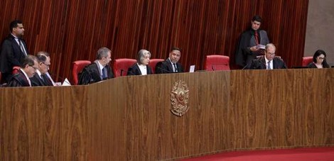 Sem Moraes no TSE, senador bolsonarista obtém vitória unânime e abre esperança para as eleições