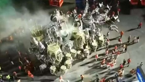 Atropelamento no Carnaval no Rio deixa vítima com fratura exposta nas pernas em desfile