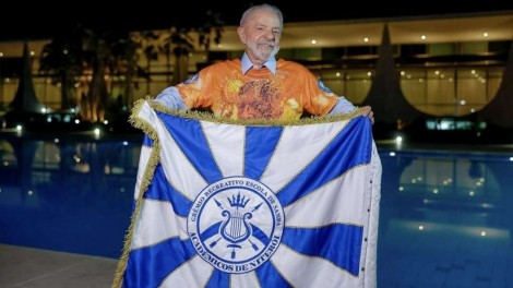 O “tiro no pé” de Lula: Acadêmicos de Niterói fica em último lugar e é rebaixada
