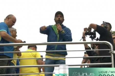 Flávio Bolsonaro vencerá “de lavada”, declara Nunes