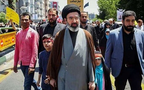 Israel ataca pela 1ª vez depósitos de petróleo do Irã; filho do aiatolá Khamenei é atingido, diz fonte