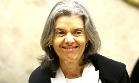 Texto de militante de Carmen Lúcia para a Folha vira piada na internet