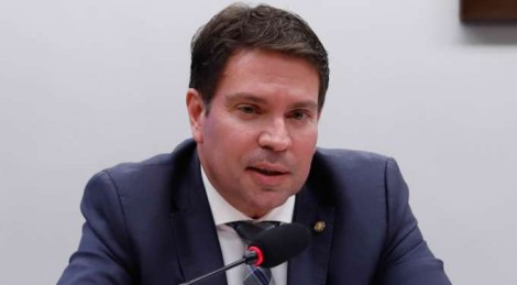 Ludmila Lins Grilo acaba com as fofocas da esquerda sobre suposta "prisão" de Ramagem