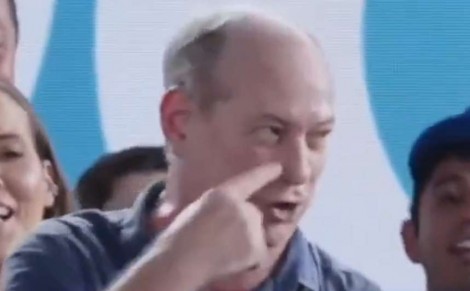 Ciro Gomes se confunde, "abre fogo" contra apoiador e pede prisão durante evento (veja o vídeo)